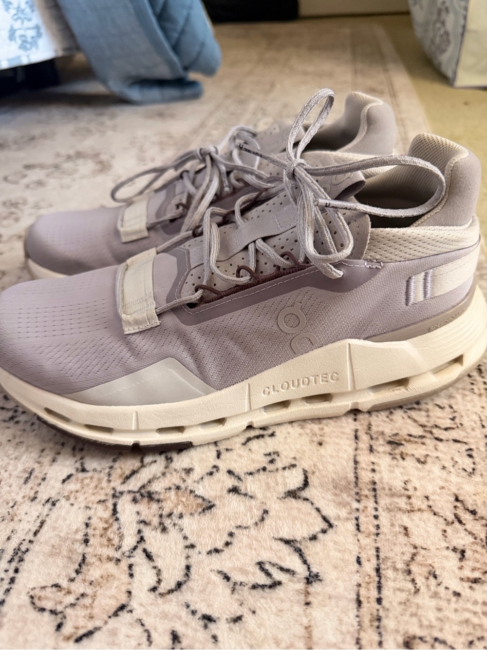 On Running Men’s Sneakers in Light Gray and Cream